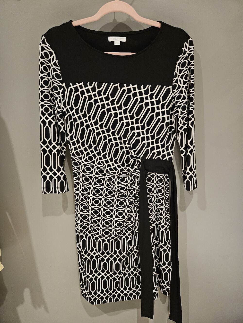 New York & Company Black and White Geometric Tie-Detail Midi Dress Size SMALL